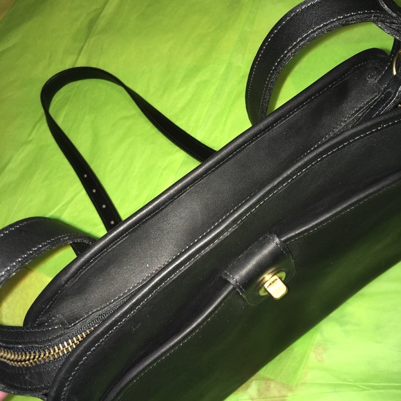 LAURA USA CROSSBODY - Picture 2 of 8